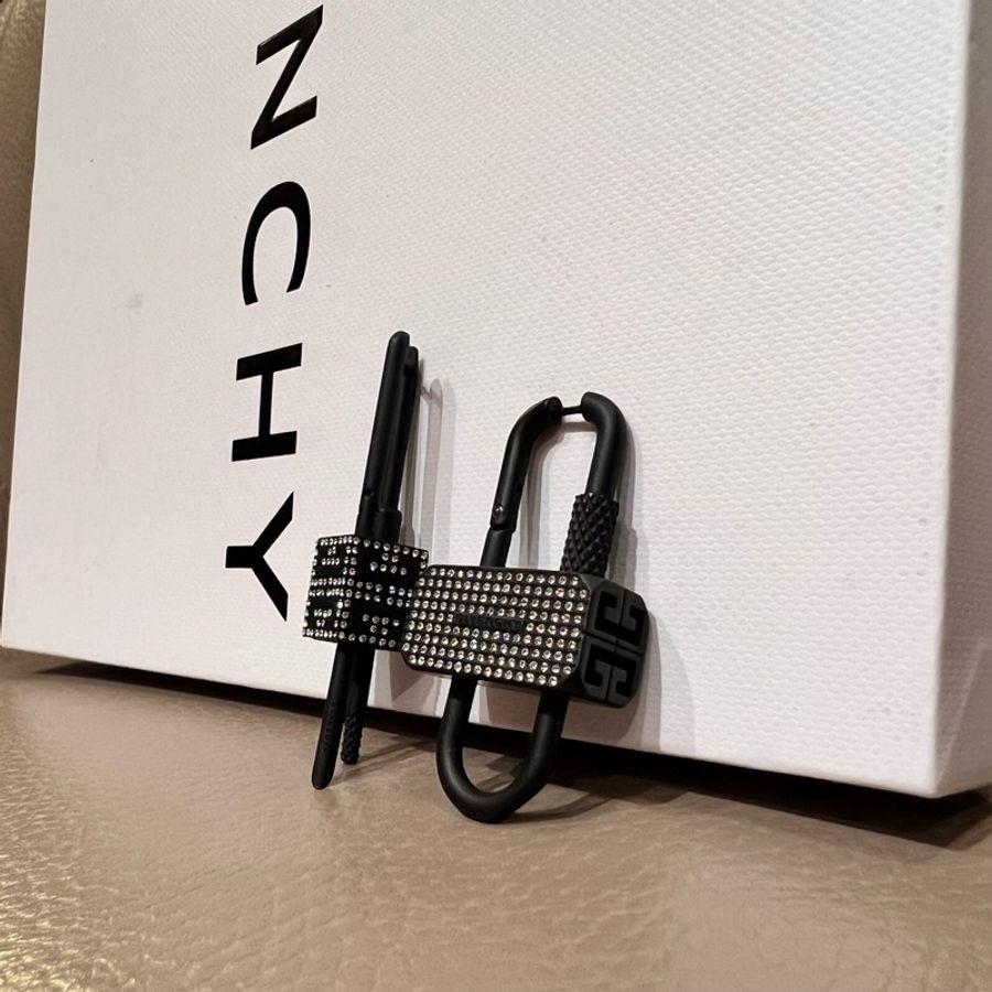 Givenchy 經典鎖頭款耳環🔒Lock asymetrical earrings with crystals-2