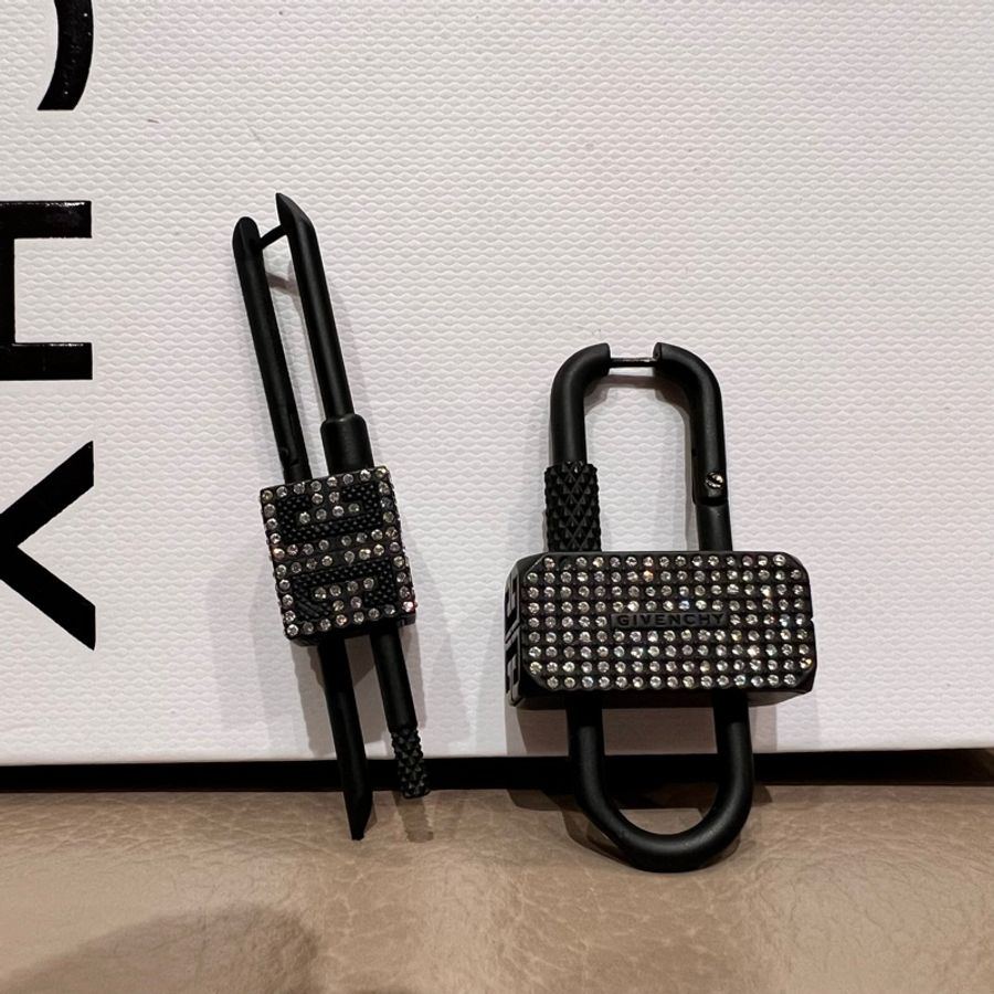 Givenchy 經典鎖頭款耳環🔒Lock asymetrical earrings with crystals-5