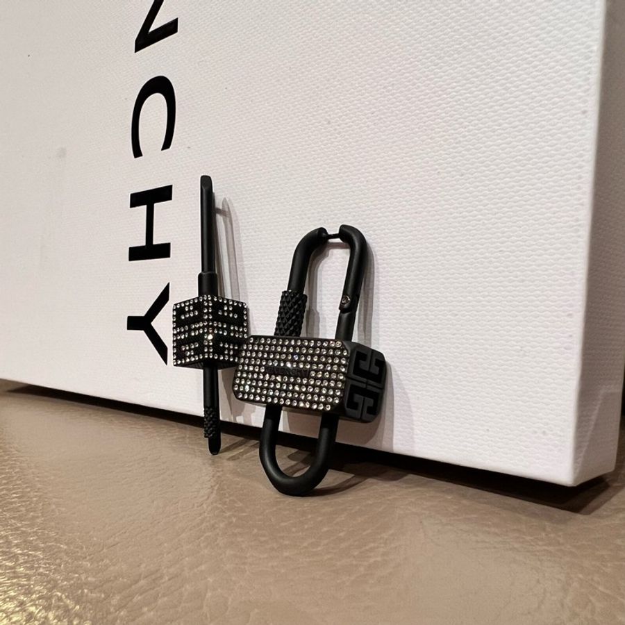 Givenchy 經典鎖頭款耳環🔒Lock asymetrical earrings with crystals-6