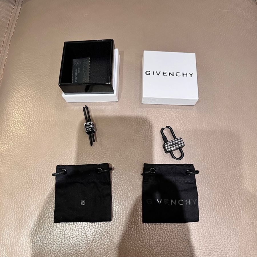 Givenchy 經典鎖頭款耳環🔒Lock asymetrical earrings with crystals-8