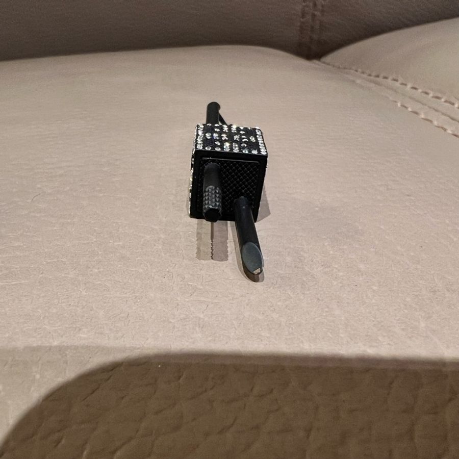Givenchy 經典鎖頭款耳環🔒Lock asymetrical earrings with crystals-9