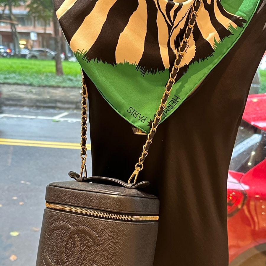 Chanel Vintage 黑色荔枝牛皮化妝箱包(非原廠鍊帶)-4