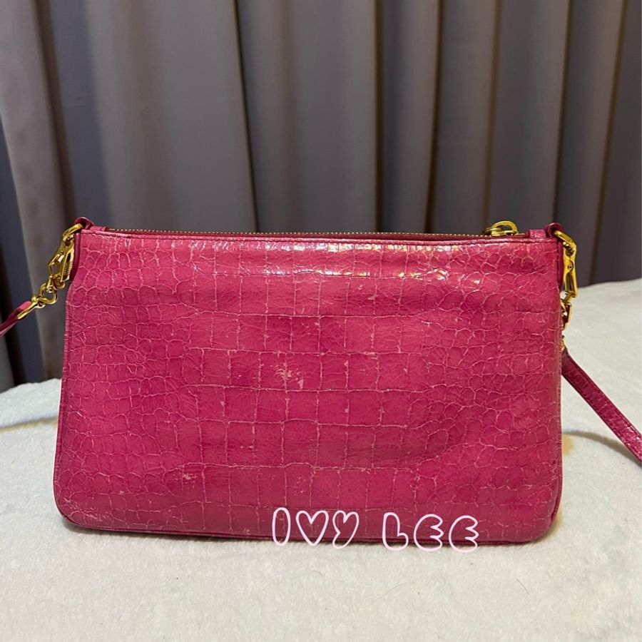 MIU MIU 可愛桃粉紅色 肩背包 斜背小包 金扣 二手精品-1