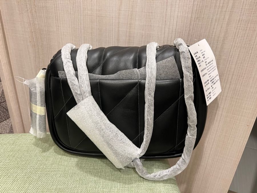 COACH Pillow Madison 18 黑 枕頭包-1