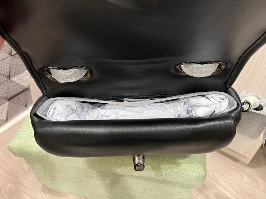 COACH Pillow Madison 18 黑 枕頭包-2