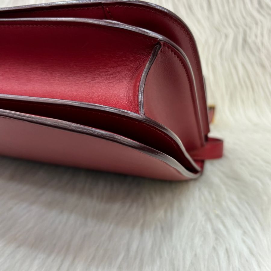Celine酒紅滑面牛皮金釦Box斜背包中號-7