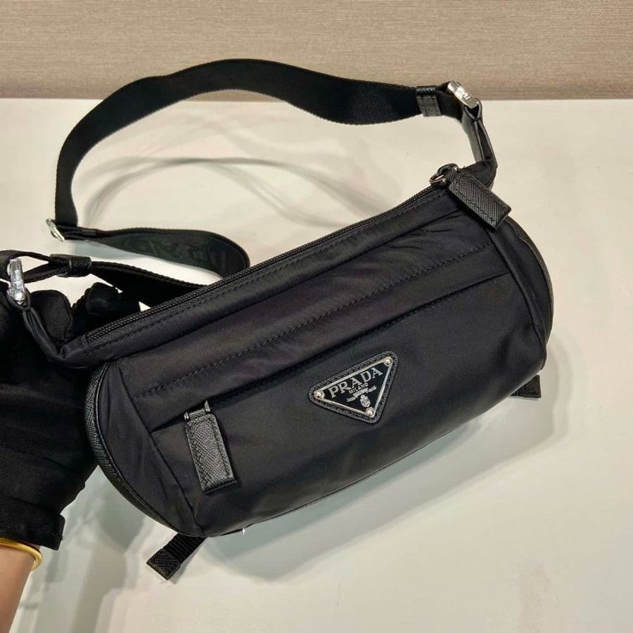 Prada 2VH171 尼龍 及 Saffiano 皮革肩背包 黑色《2024季度新品》-7