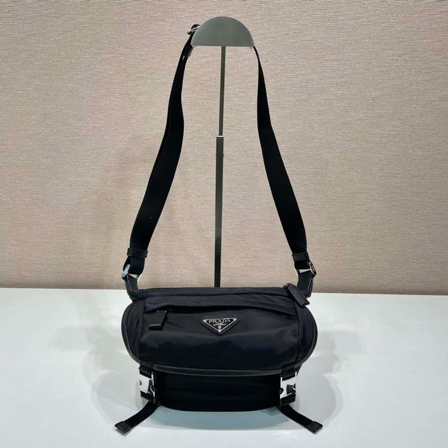 Prada 2VH171 尼龍 及 Saffiano 皮革肩背包 黑色《2024季度新品》-10
