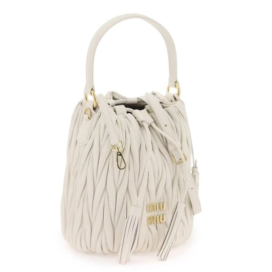 Miu Miu 5BE084 Matelasse 納帕皺摺抽繩水桶包 象牙白色《2024季度新品》-8