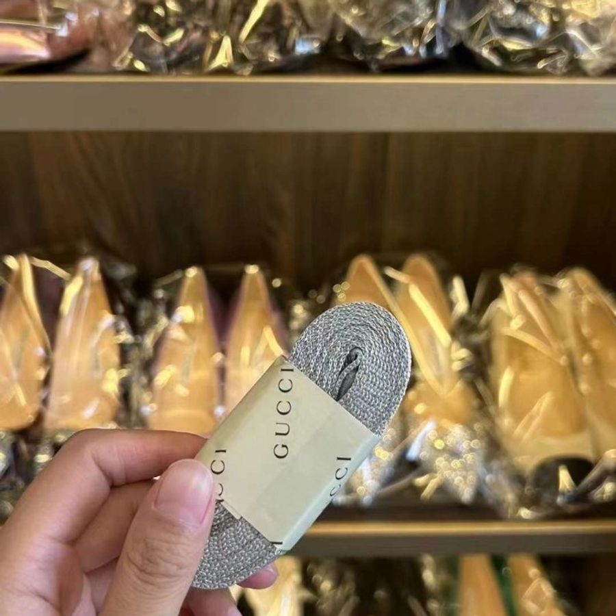 Gucci板鞋 尺寸35.5碼 36也能穿 只穿一次非常新 有備用鞋帶-3