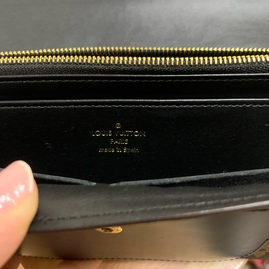 LV M62577 Flower經典花紋鎖頭扣式長夾-3