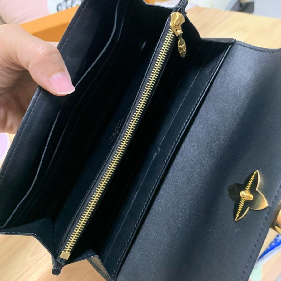 LV M62577 Flower經典花紋鎖頭扣式長夾-9