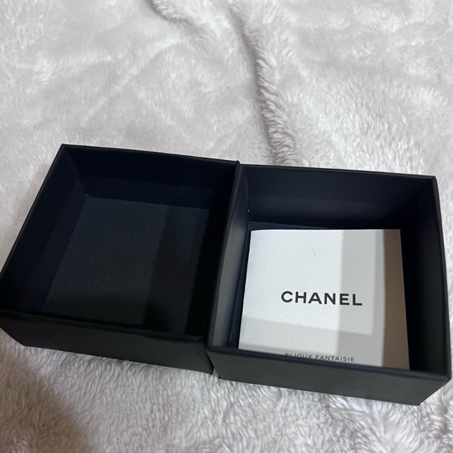 全新香奈兒CHANEL浮雕金幣最新款垂吊耳針熔岩款-4