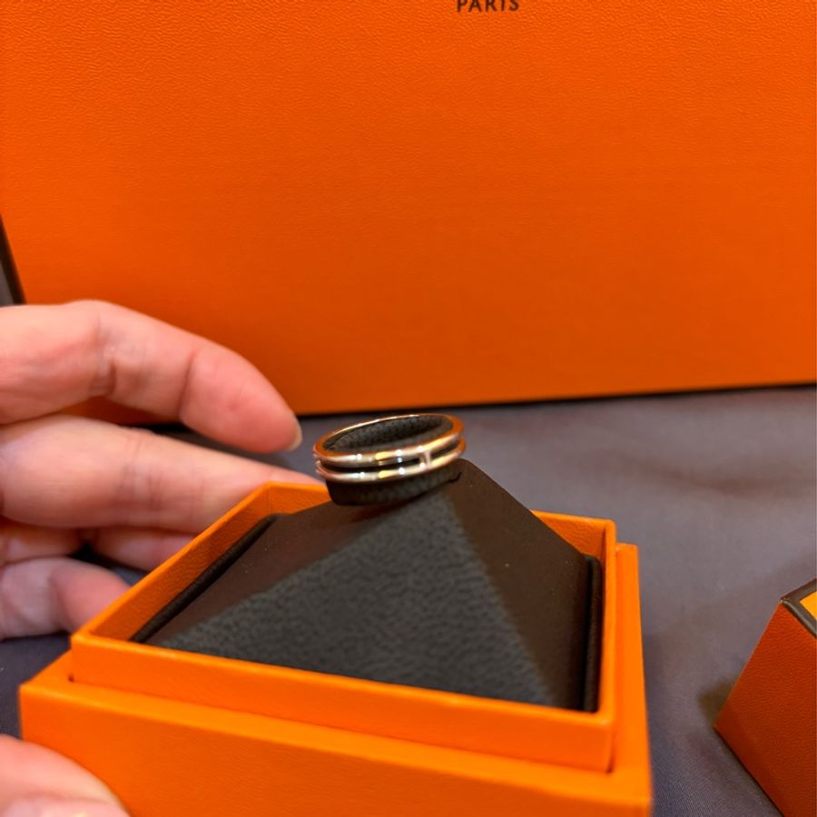 台灣櫃上買不到 現貨商品 全新商品 澳門購證 Hermes 白金戒指 結婚戒指 Ariane 尺寸53號-11