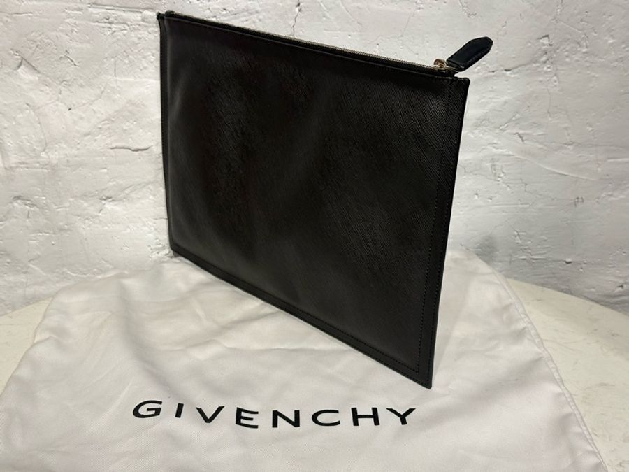 猛犬出沒!Givenchy Rottweiler 系列狗頭手拿包-2