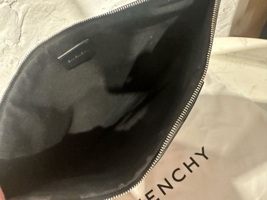 猛犬出沒!Givenchy Rottweiler 系列狗頭手拿包-7