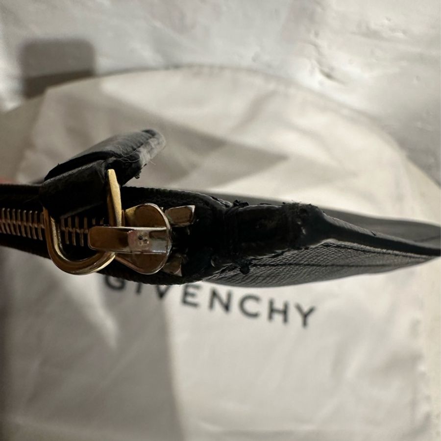 猛犬出沒!Givenchy Rottweiler 系列狗頭手拿包-10