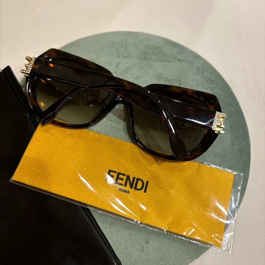 Fendi水鑽款太陽眼鏡-1
