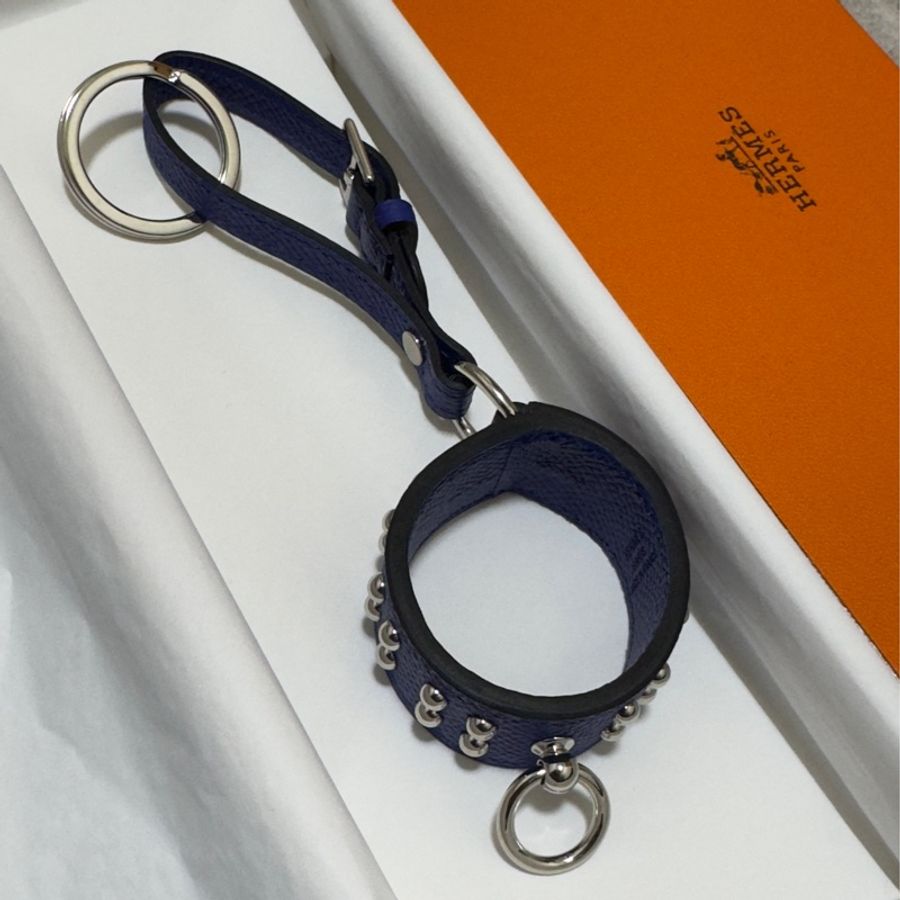 Hermes 愛馬仕藍色牛皮卯丁掛飾-1