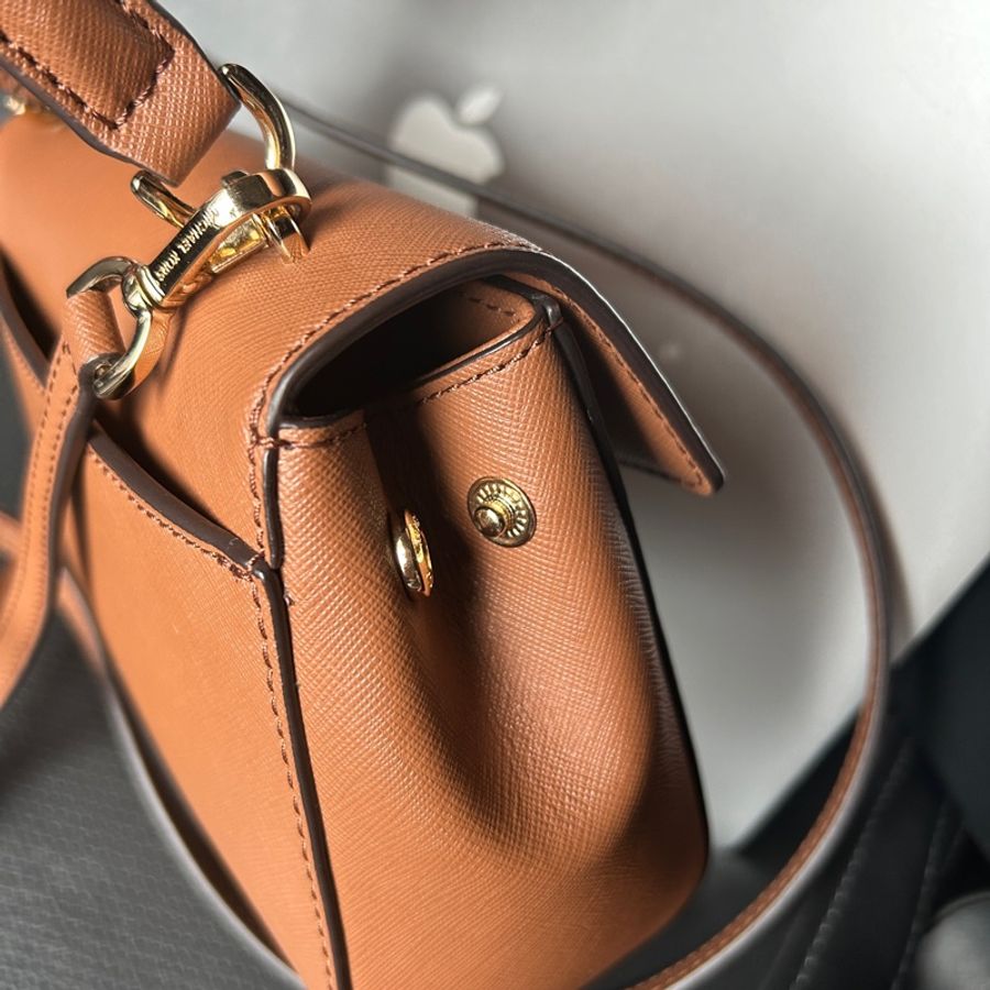 Michael Kors 焦糖色金字防刮皮革釦式手提/斜背包-5