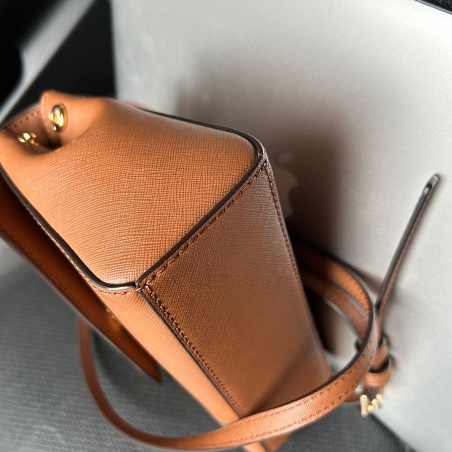 Michael Kors 焦糖色金字防刮皮革釦式手提/斜背包-7