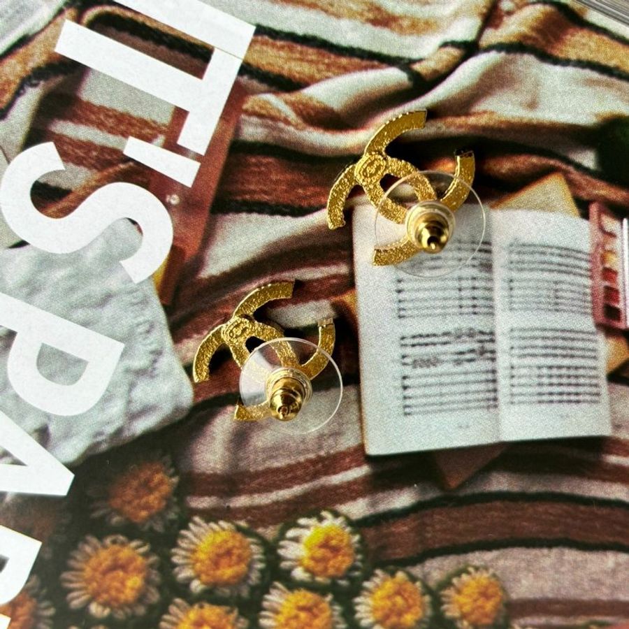 ::CHANEL:: 金色鍛敲紋 雙C耳環-2