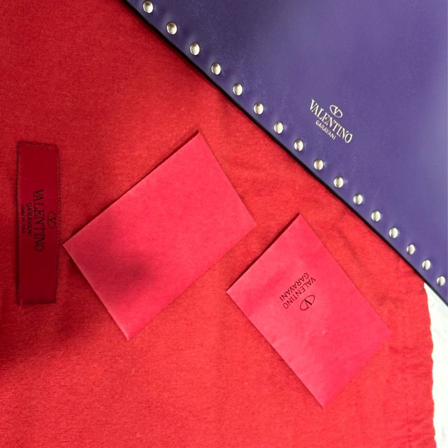 全新品VALEVTINO 鉚釘款紫色手拿包-7