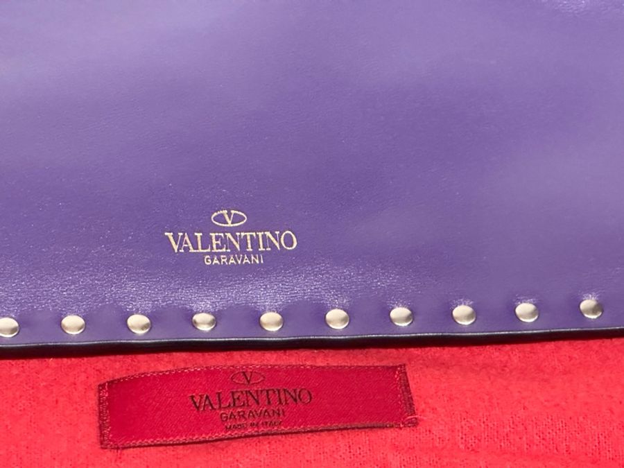 全新品VALEVTINO 鉚釘款紫色手拿包-9