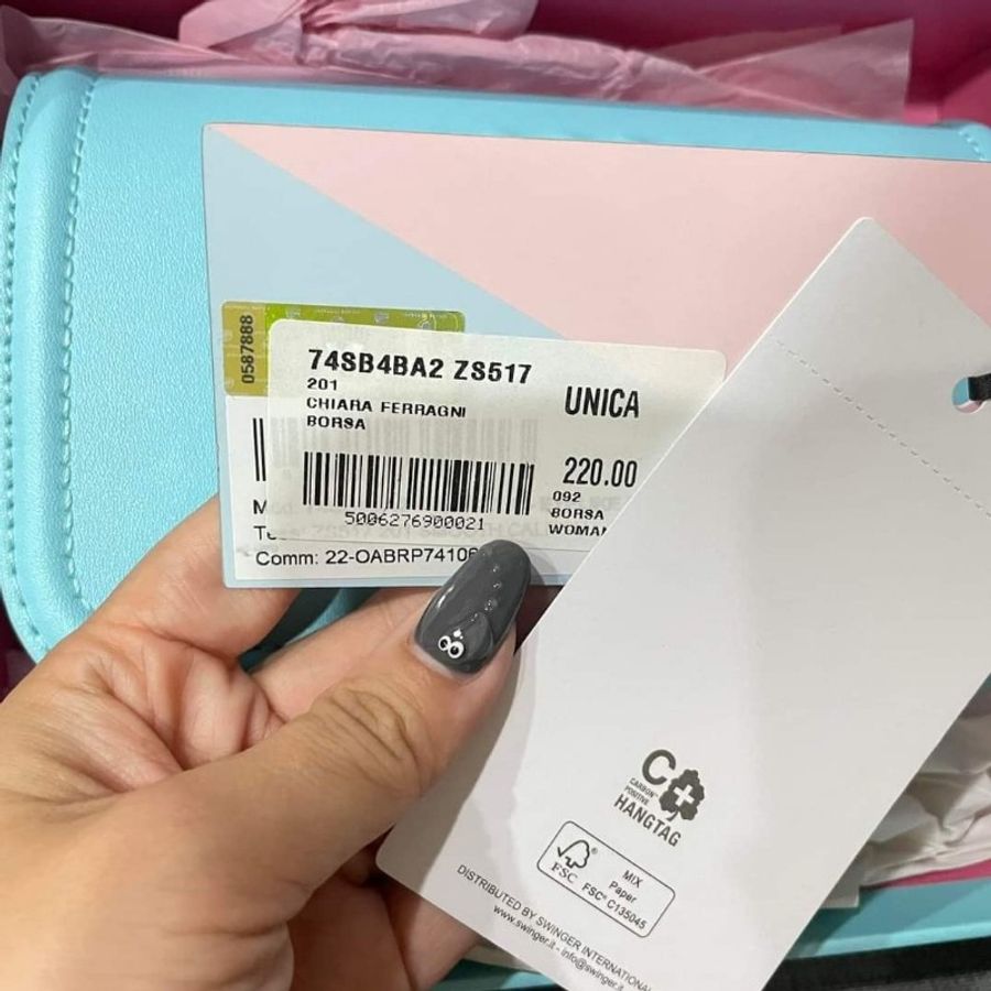 〔〔全新〕〕Chiara Ferragni Eyelike 小款 浮刻眨眼框可拆雙鍊帶皮革斜背包-baby 藍-4