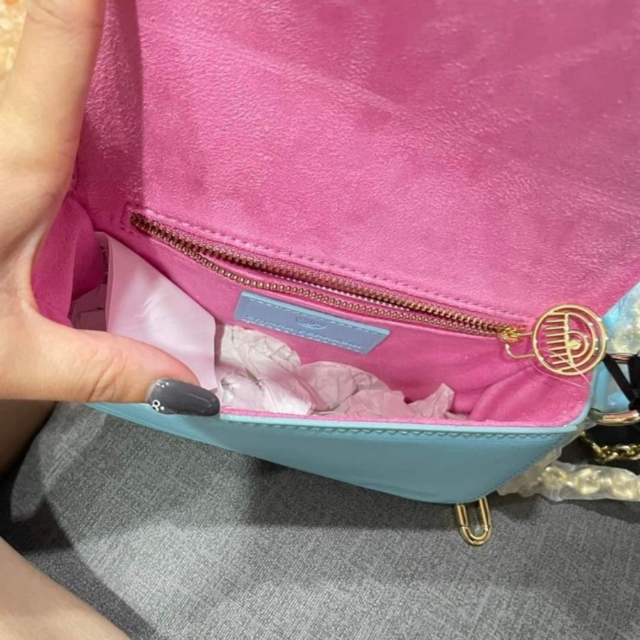 〔〔全新〕〕Chiara Ferragni Eyelike 小款 浮刻眨眼框可拆雙鍊帶皮革斜背包-baby 藍-11