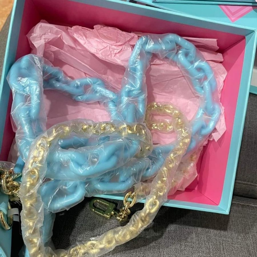 〔〔全新〕〕Chiara Ferragni Eyelike 小款 浮刻眨眼框可拆雙鍊帶皮革斜背包-baby 藍-16