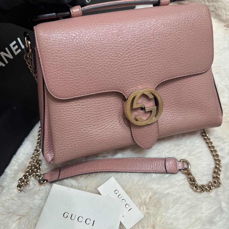 GUCCI 金屬LOGO牛皮翻蓋三層斜背鍊包(粉)-1