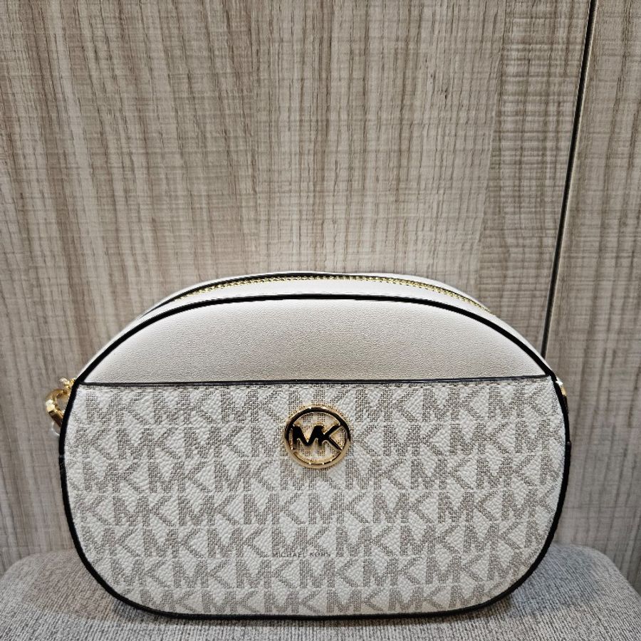 MICHAEL KORS GLAM 金圓標Logo乳霜白色防刮皮革橢圓相機包(小款)-2