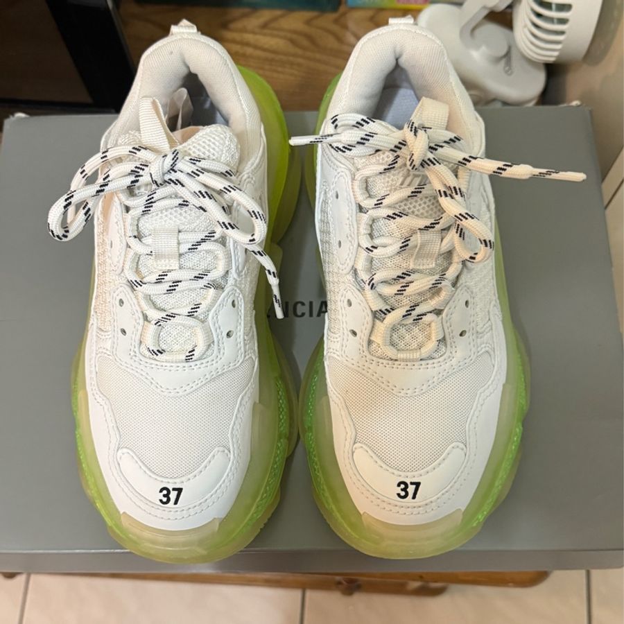 近全新BALENCIAGA TRIPLE S CLEAR SOLE 37號-0