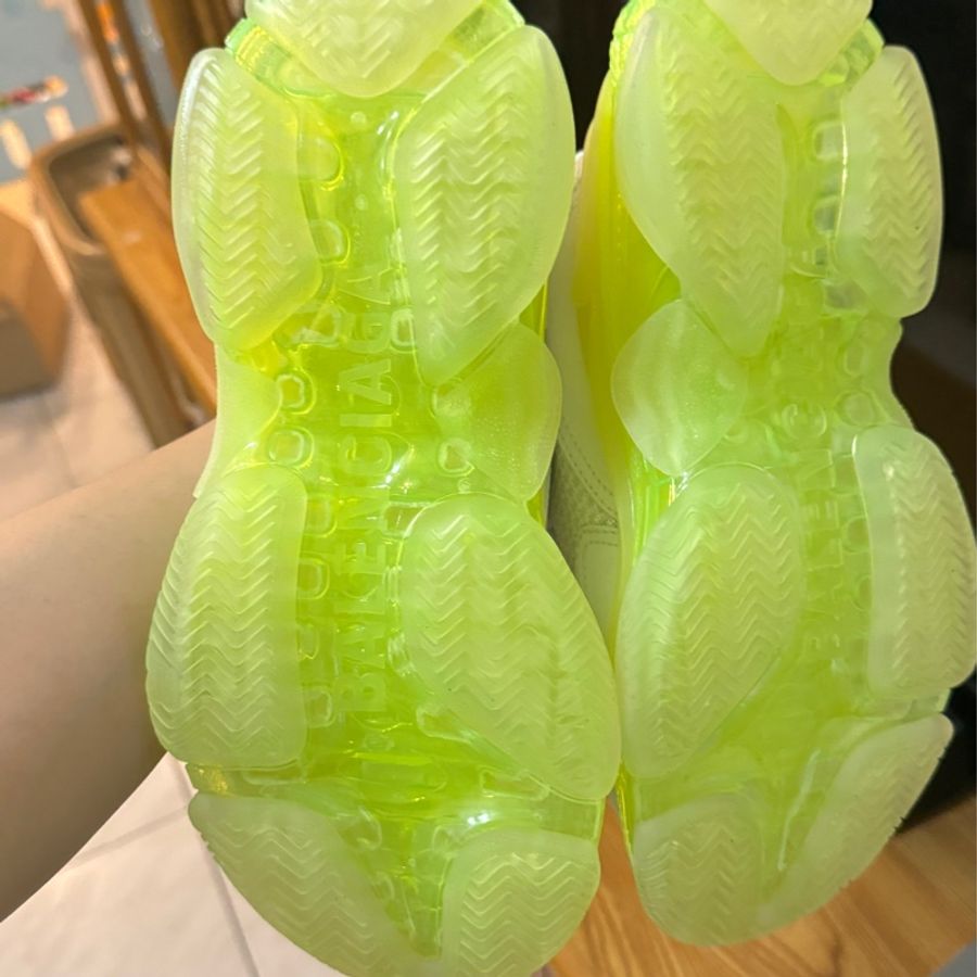 近全新BALENCIAGA TRIPLE S CLEAR SOLE 37號-1