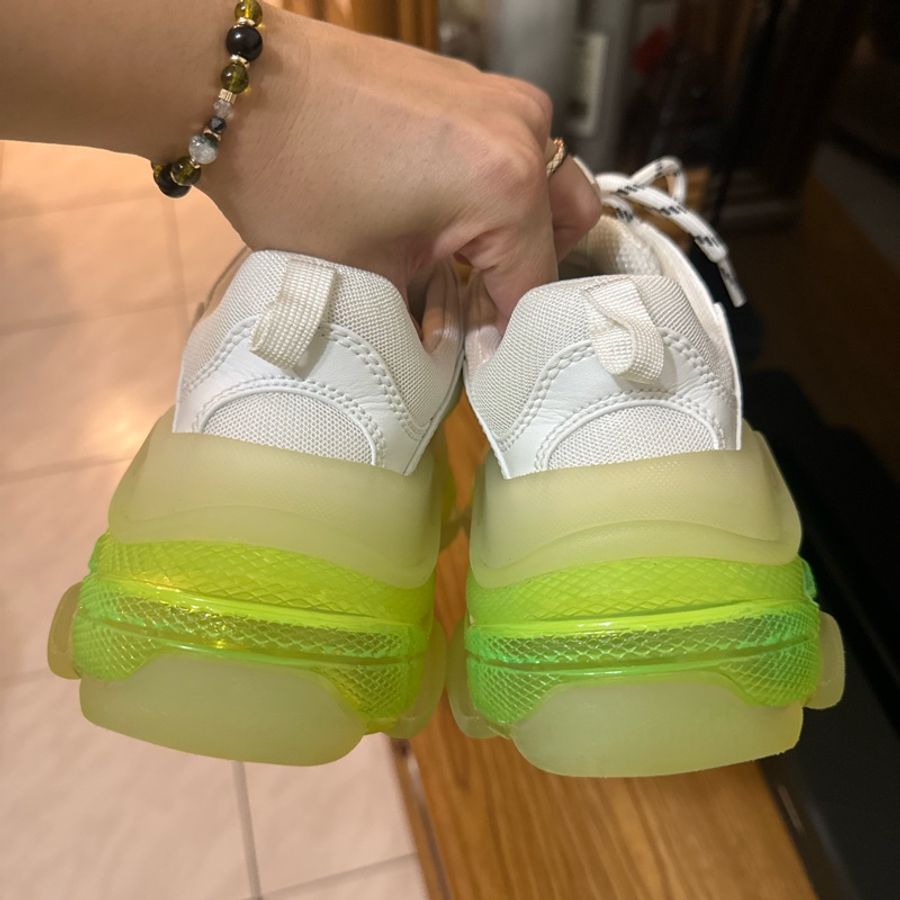 近全新BALENCIAGA TRIPLE S CLEAR SOLE 37號-3