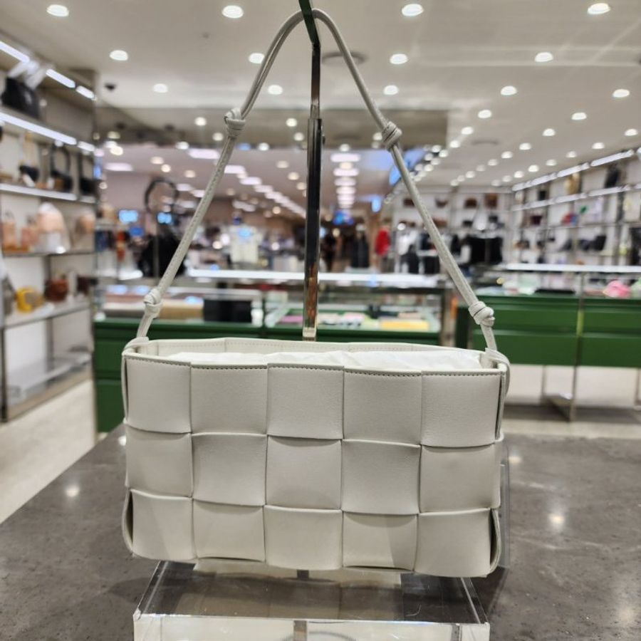 Bottega Veneta 730543 BV 15格 Cassette 包 粉筆白《2024季度新品》-7