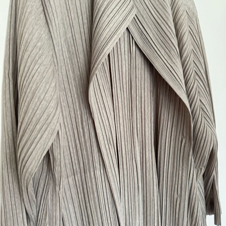 Pleats Please Issey Miyake 卡其大象灰長版外套-1
