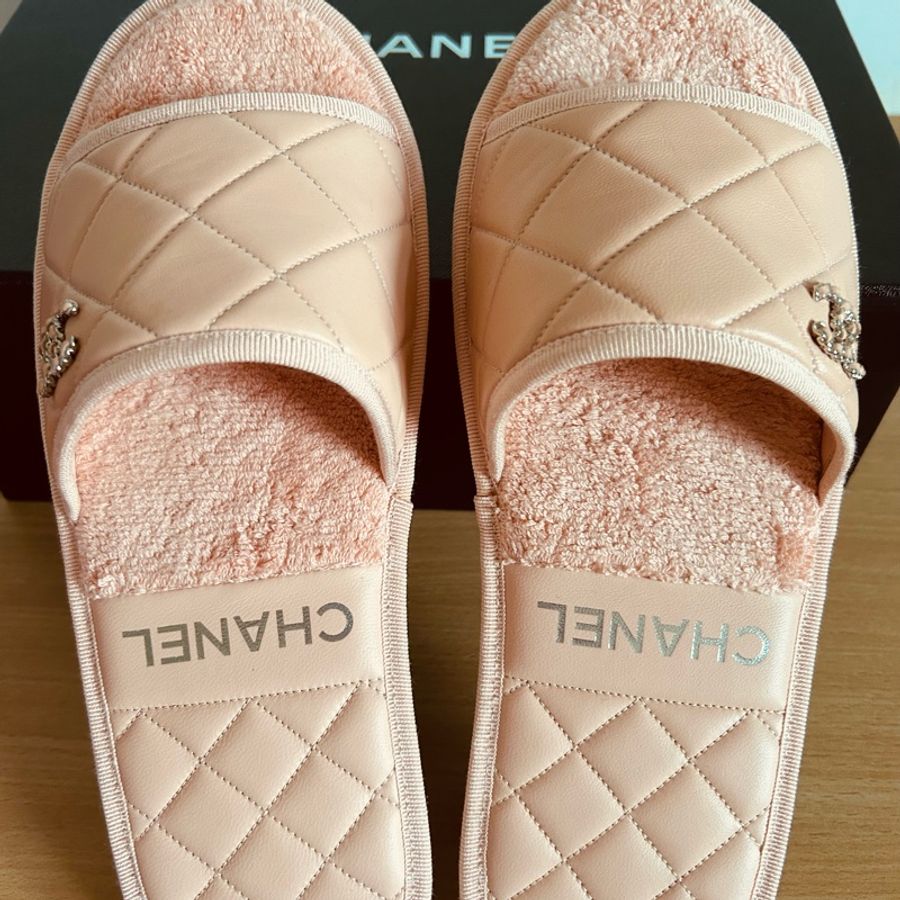 ❤️🔥雙11特賣❤️🔥現省$16000💸 Chanel香奈兒19皮穿鏈粉色雙C LOGO菱格紋拖鞋-2
