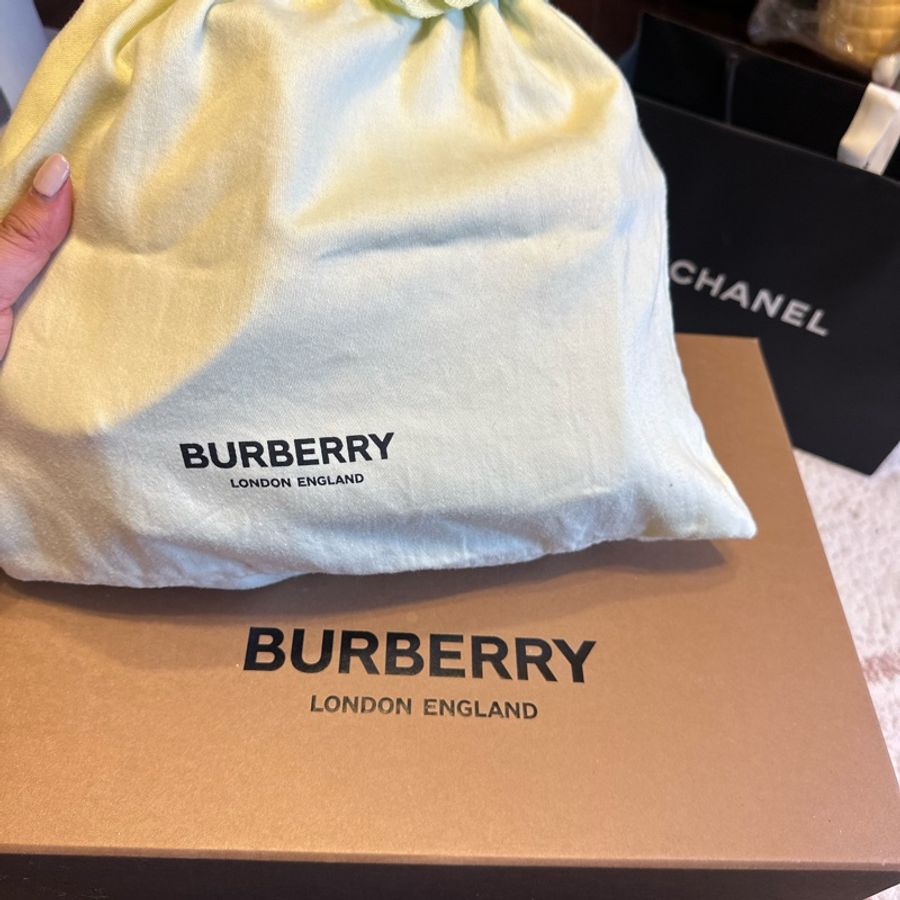 Burberry 真皮手提肩背包(裸包)-9