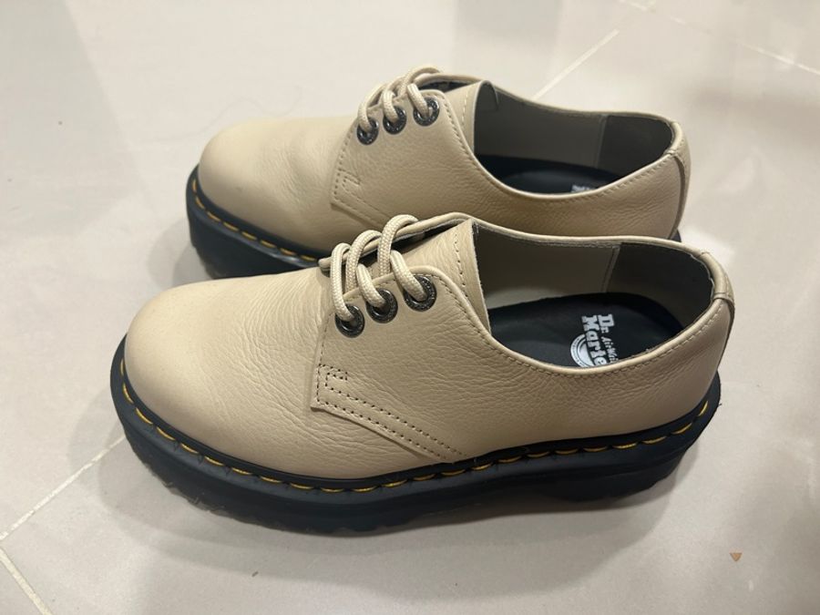 現貨UK6|Dr.Martens 1461 奶茶色 厚底軟皮三孔馬汀鞋-3