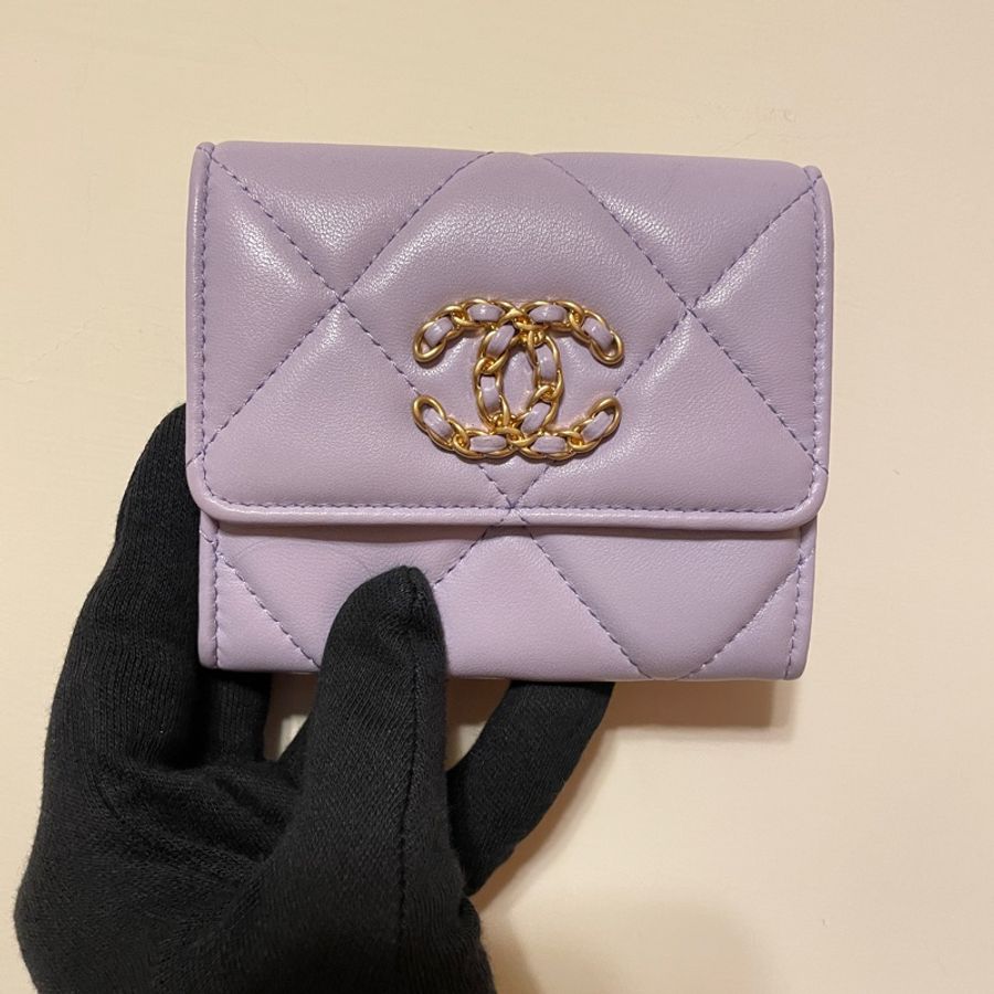 全配)CHANEL(香奈兒)19系列淡紫色菱格紋小羊皮雙C雙層卡夾-5