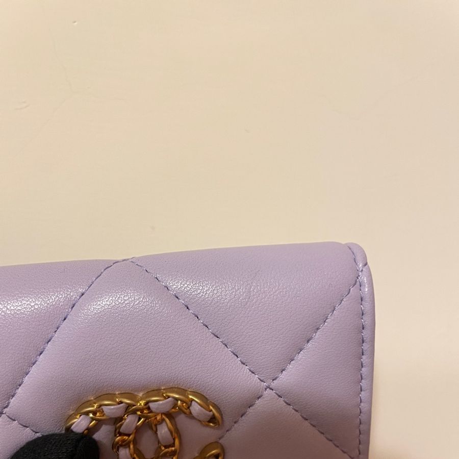 全配)CHANEL(香奈兒)19系列淡紫色菱格紋小羊皮雙C雙層卡夾-12