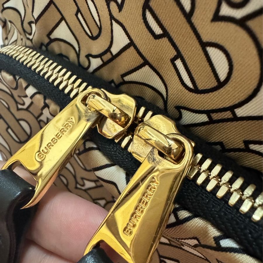 Burberry 滿版TB後背包(小)-7