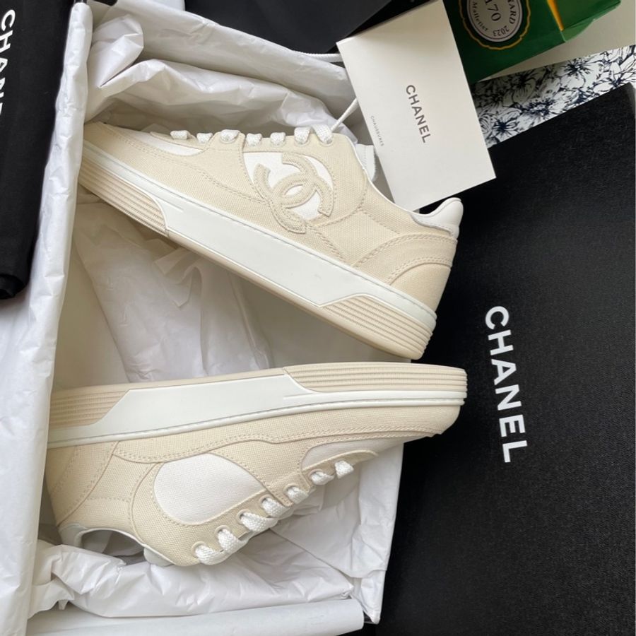 Chanel 全新淡米色拼白色休閒布鞋-2