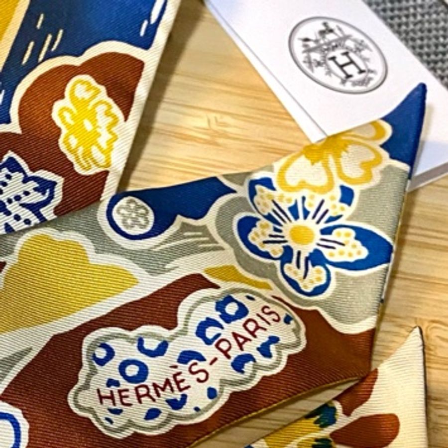 限時特價❤️Hermes twilly 棕色 芥末黃 深藍 騎士 藍/棕/黃 印花 絲巾 母子 騎馬 大地色 深藍 好搭配 金棕 百搭的配色 售出如圖-10