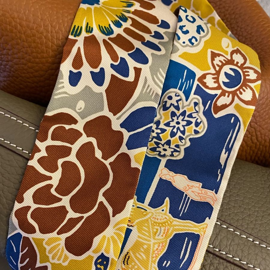 限時特價❤️Hermes twilly 棕色 芥末黃 深藍 騎士 藍/棕/黃 印花 絲巾 母子 騎馬 大地色 深藍 好搭配 金棕 百搭的配色 售出如圖-0