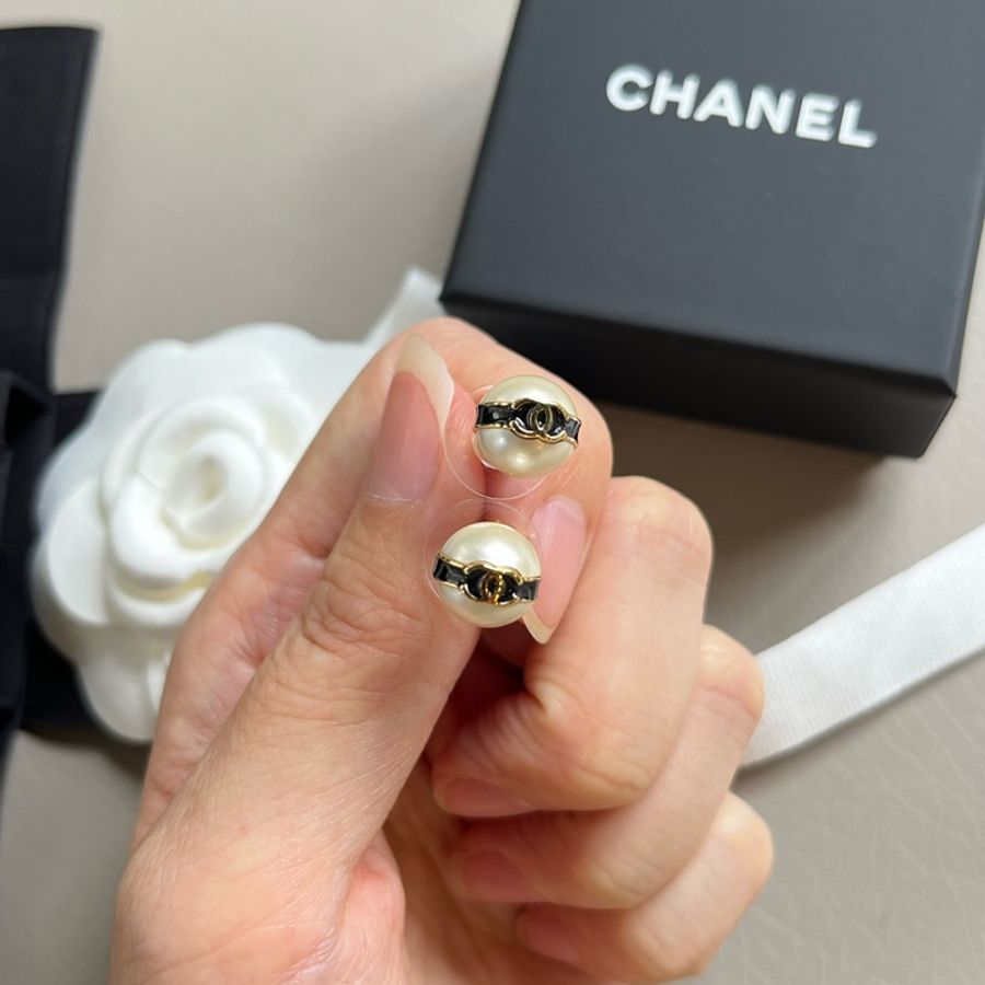 Chanel 24s金色雙C黑色琺瑯珍珠耳環-5