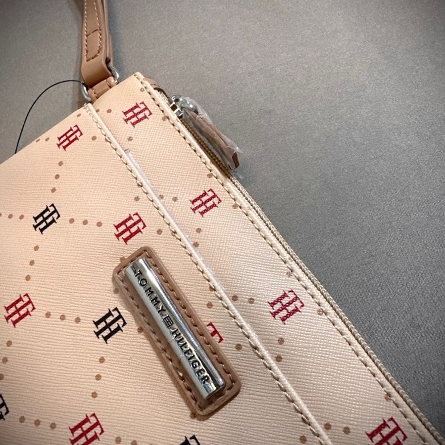 Tommy hilfigure wallet clutch wristlet bag 茶系logo滿版手挽卡片手機小包 化妝包-1