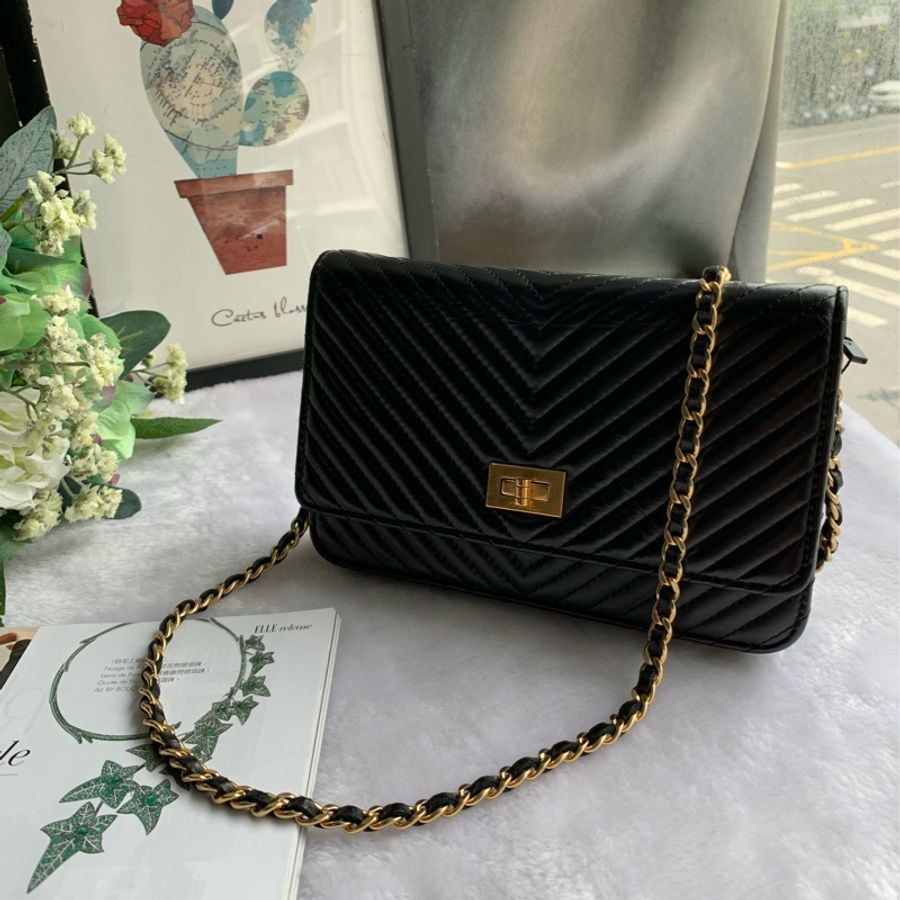 Chanel 金釦2.55 復古小牛皮WOC(黑色)-1